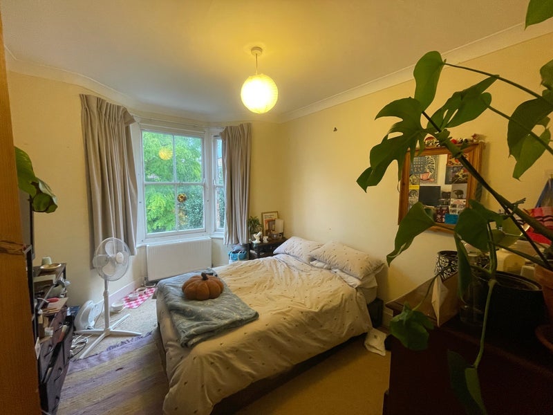 Room Dongola Road in Greater London