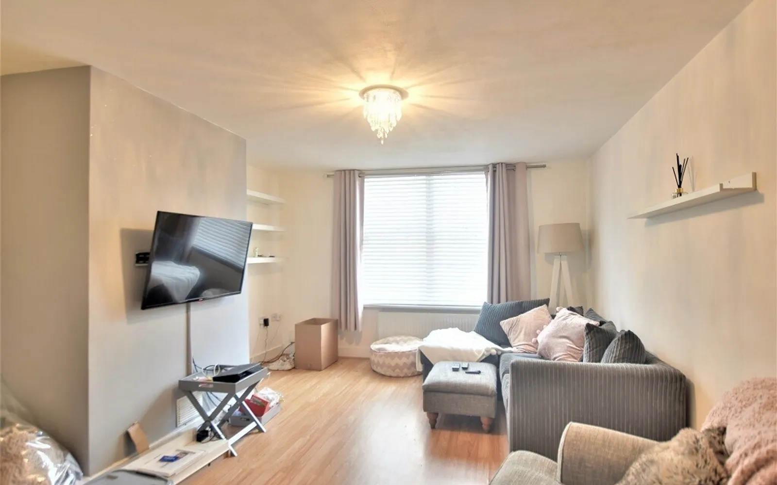 Flat Red Lion Court in East Hertfordshire