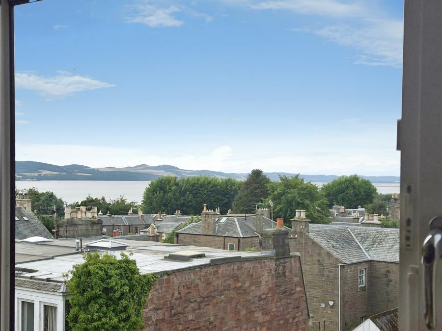 Flat Osborne Place in Dundee