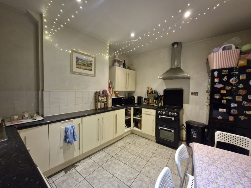 Room Norwood Road in Greater London