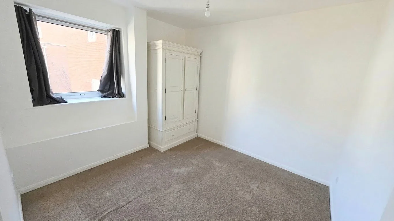 Flat Moulton Rise in Luton