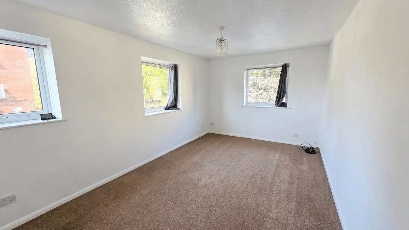 Flat Moulton Rise in Luton