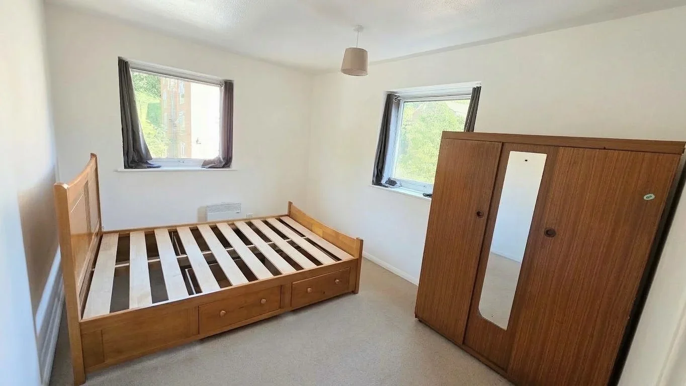 Flat Moulton Rise in Luton