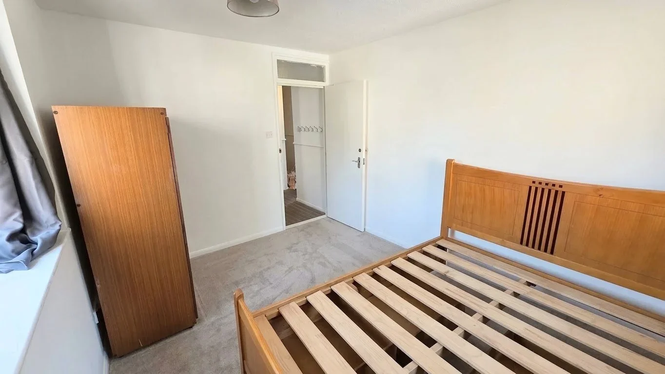 Flat Moulton Rise in Luton