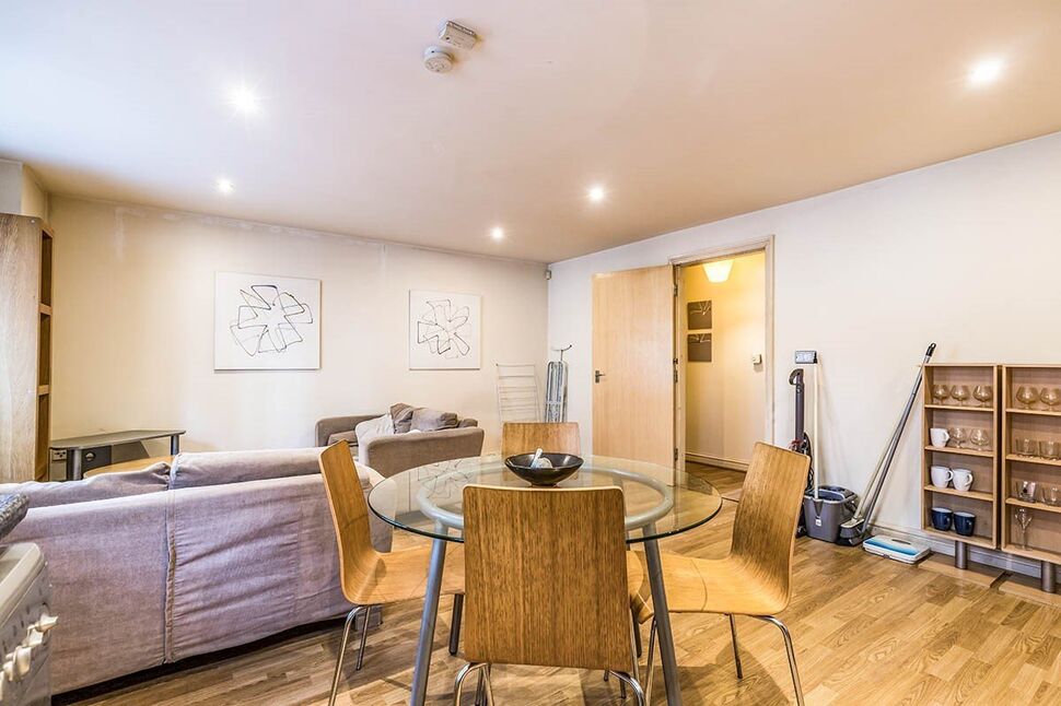 Flat Stretford Road in Manchester