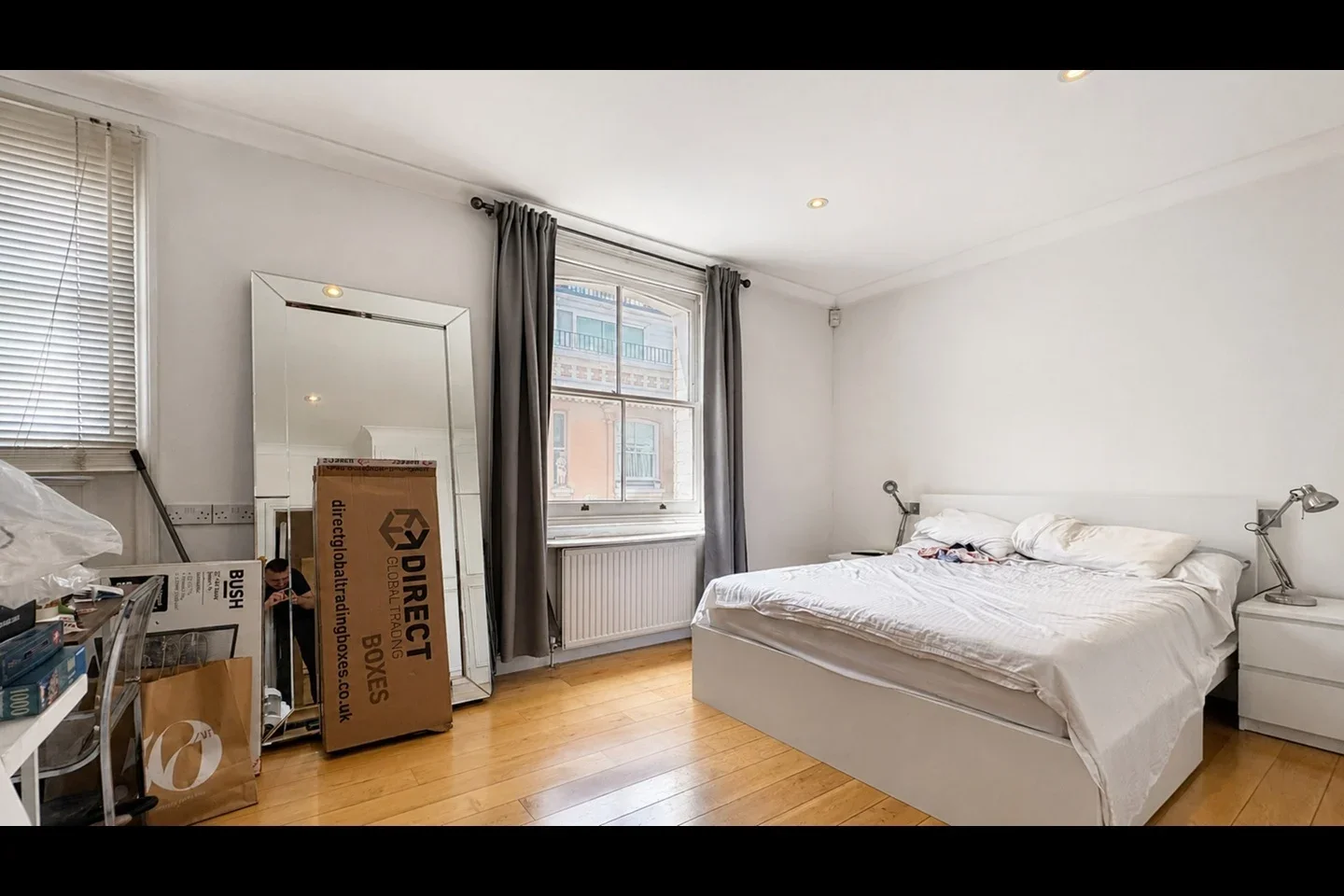 Flat Adam and Eve Mews in Greater London