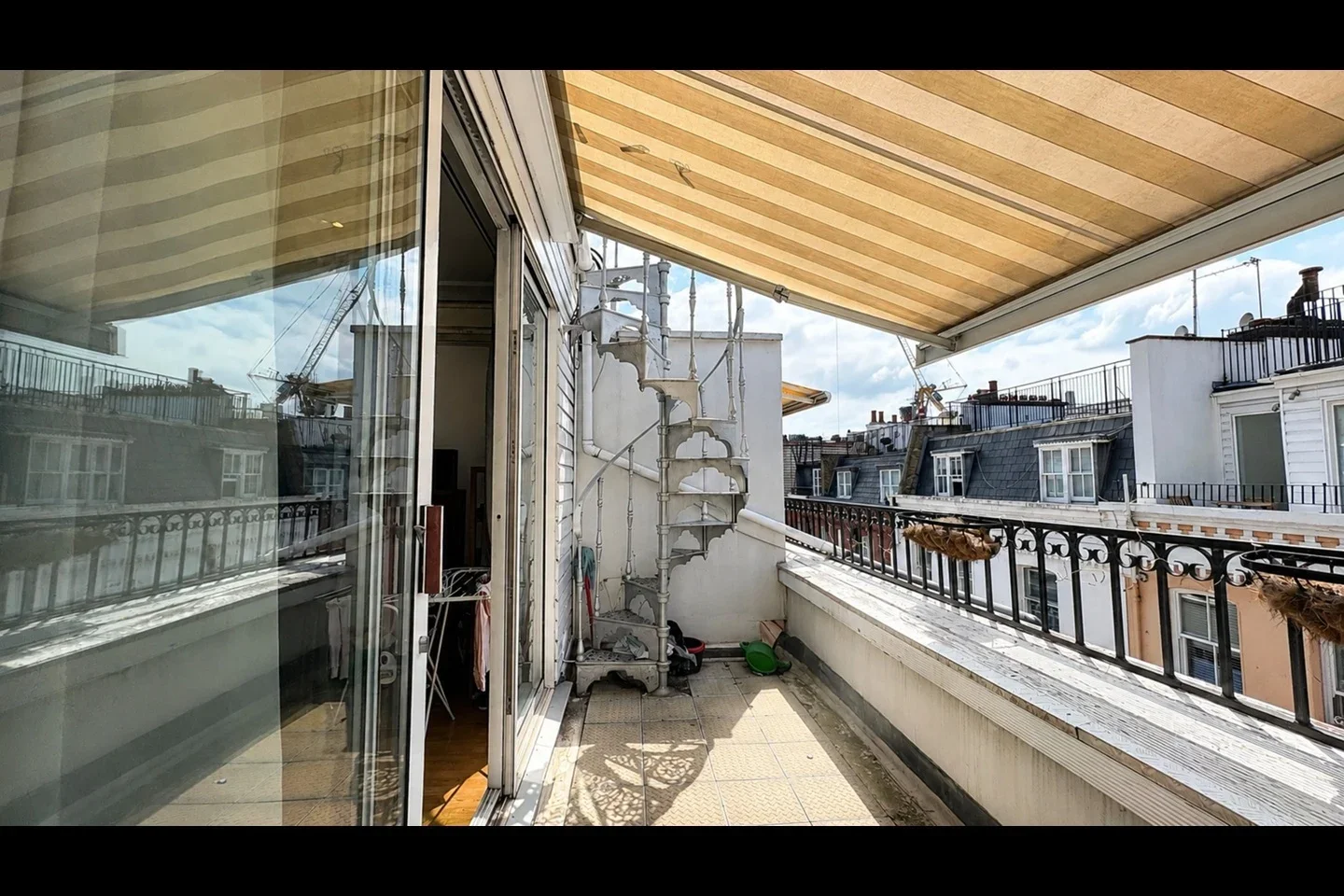 Flat Adam and Eve Mews in Greater London