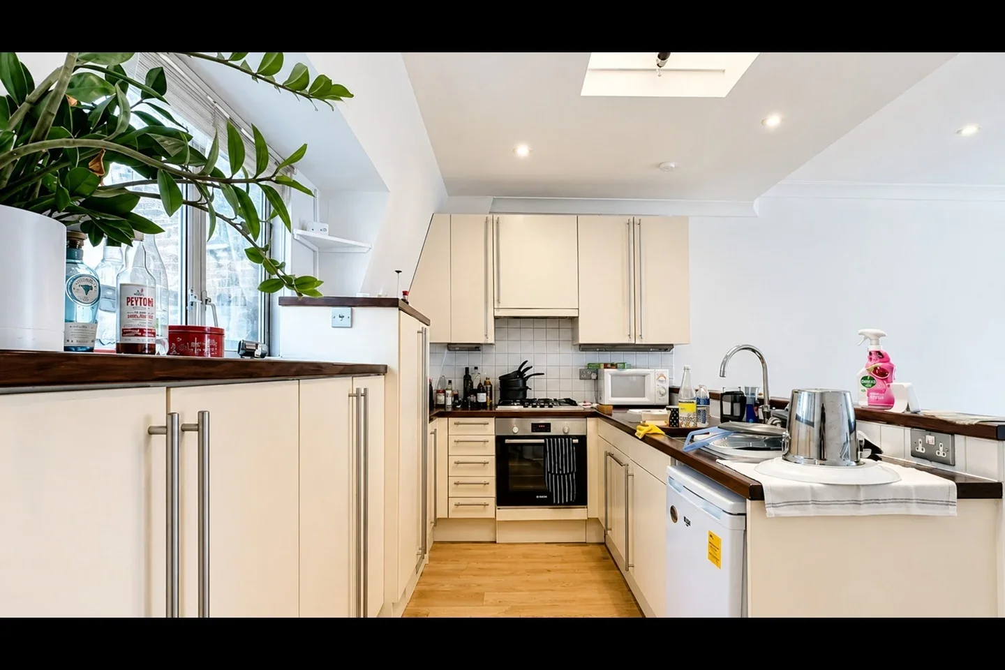 Flat Adam and Eve Mews in Greater London