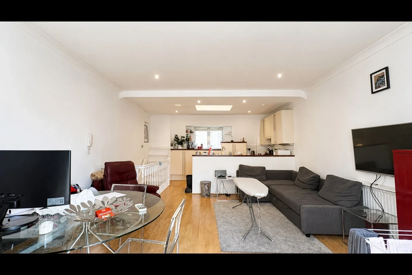 Flat Adam and Eve Mews in Greater London