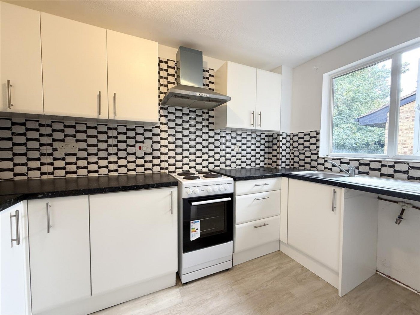 Flat Sawyer Close in Greater London