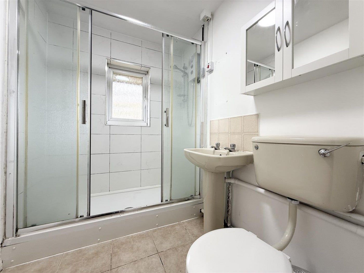 Flat Sawyer Close in Greater London