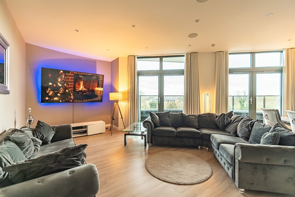 Flat Friern Barnet Road in Greater London