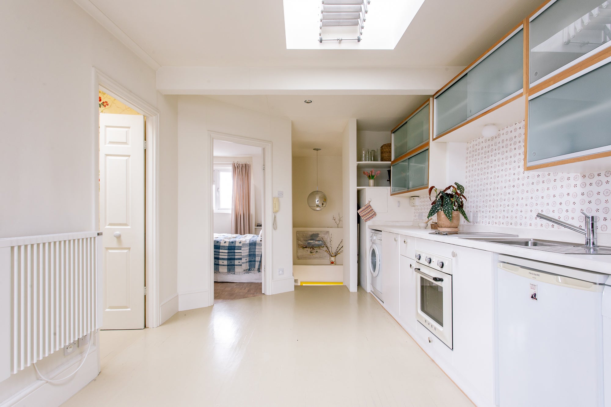 Flat Ledbury Road in Greater London