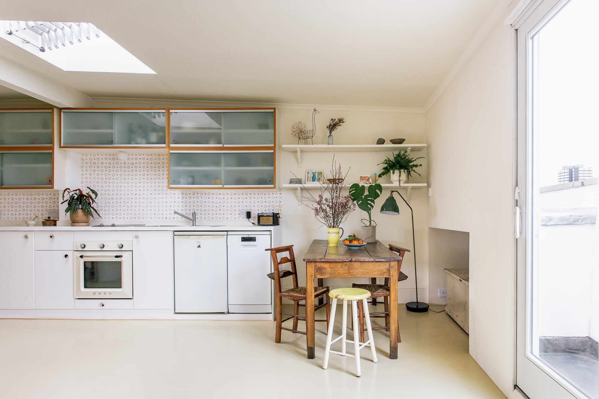 Flat Ledbury Road in Greater London