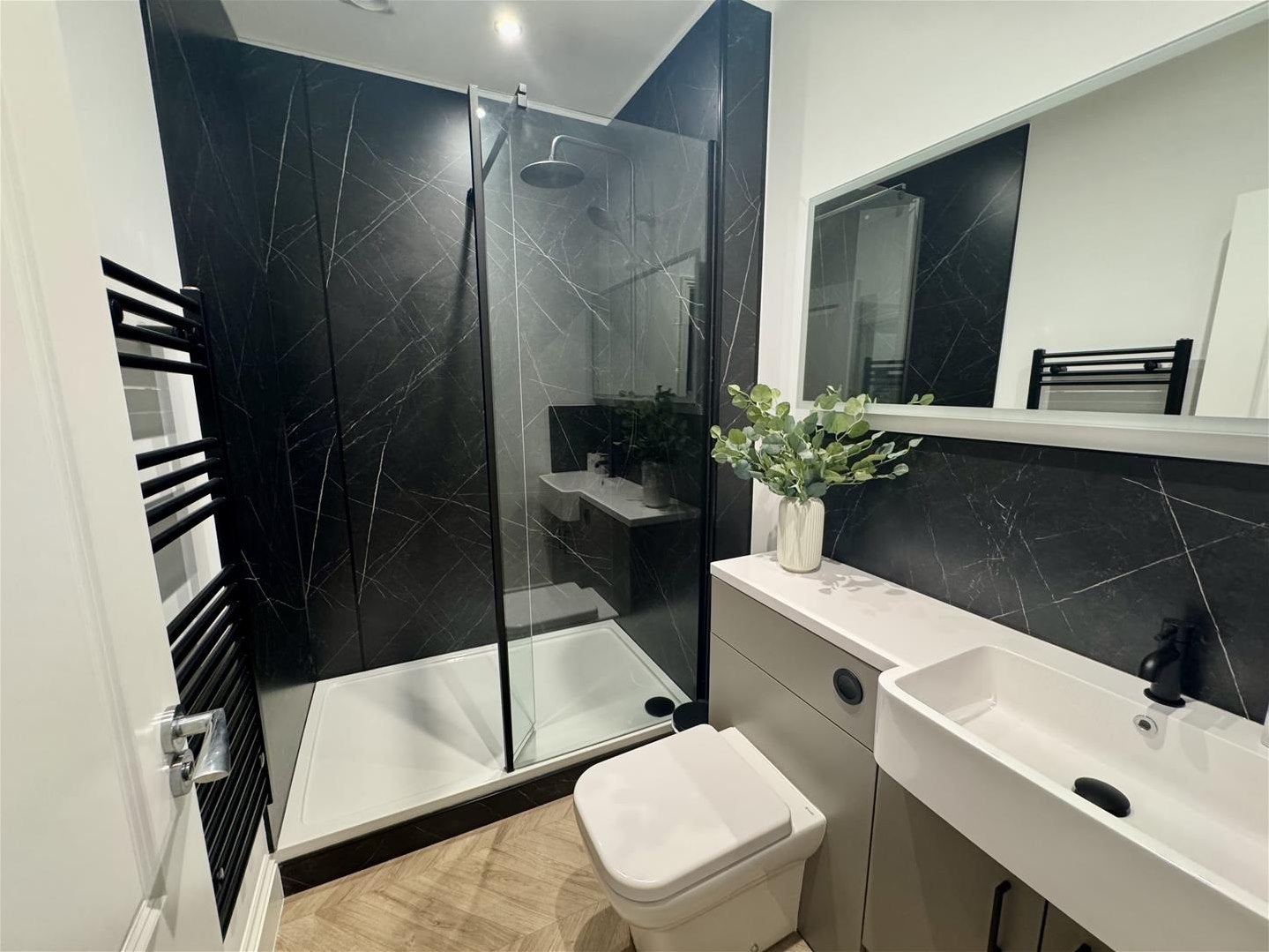 Flat Albemarle Crescent in Scarborough