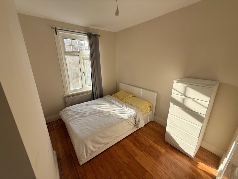 Room Beverstone Road in Greater London