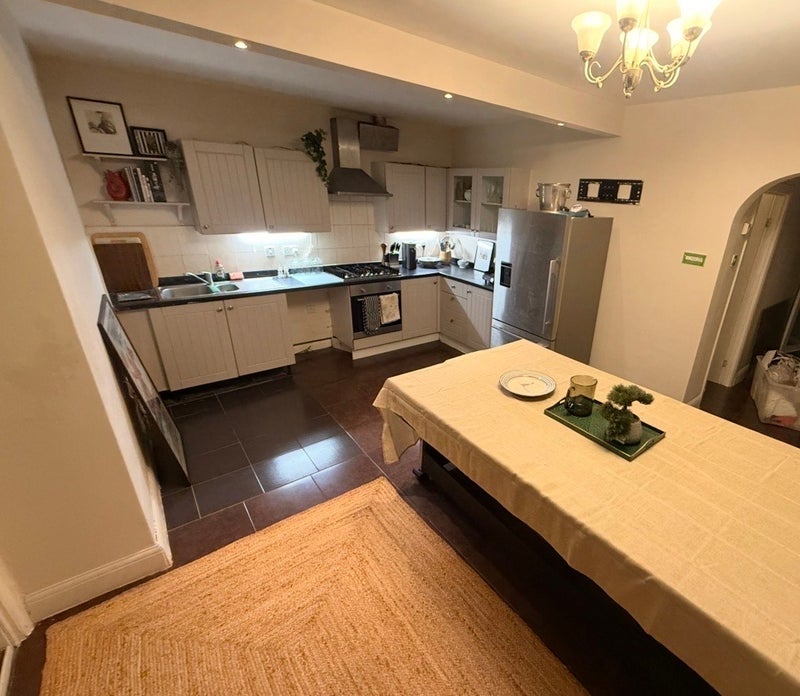 Room Beverstone Road in Greater London