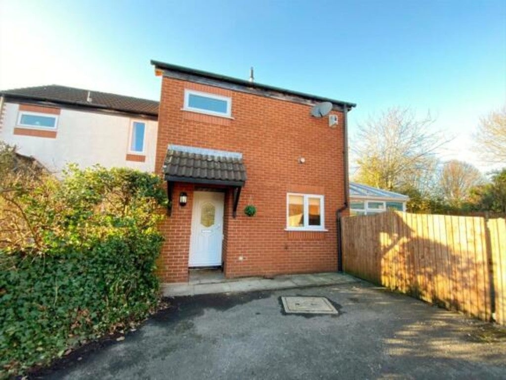 House Sherwood Way in Preston