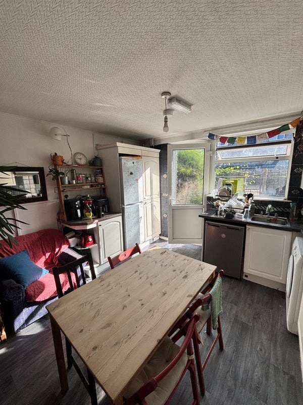 Room Stellman Close in Greater London
