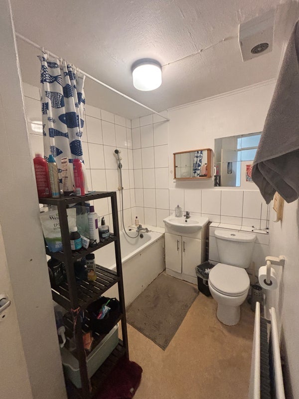 Room Stellman Close in Greater London