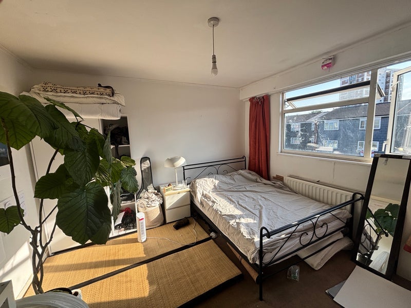 Room Stellman Close in Greater London