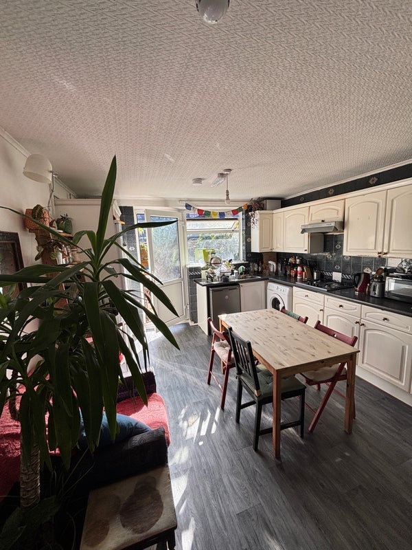 Room Stellman Close in Greater London