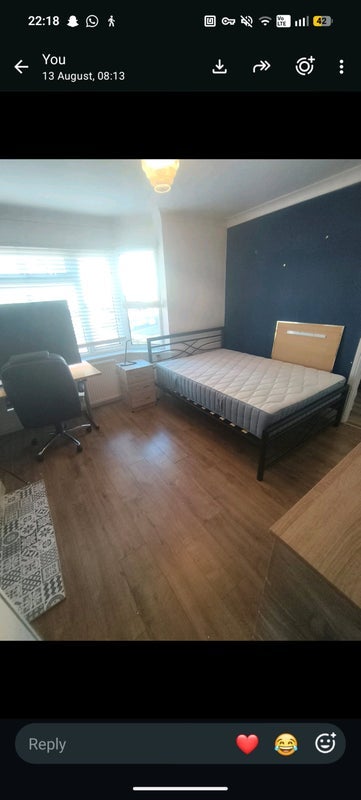 Room Manse Way in Swanley