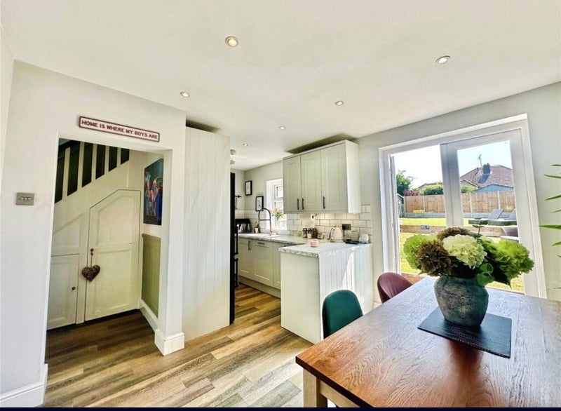 Room Manse Way in Swanley