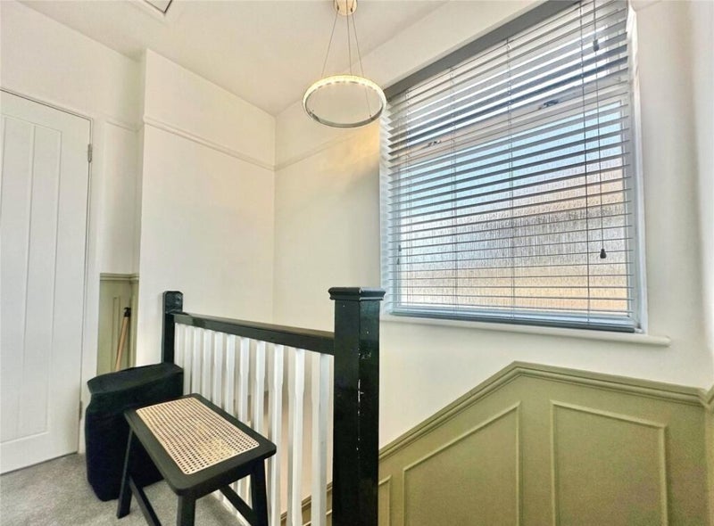 Room Manse Way in Swanley
