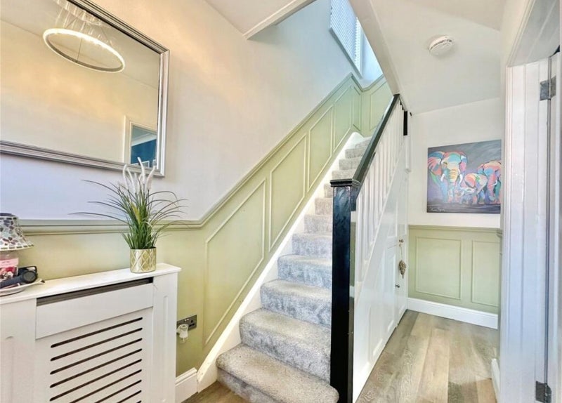 Room Manse Way in Swanley