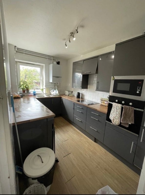 Room West Lane in Greater London