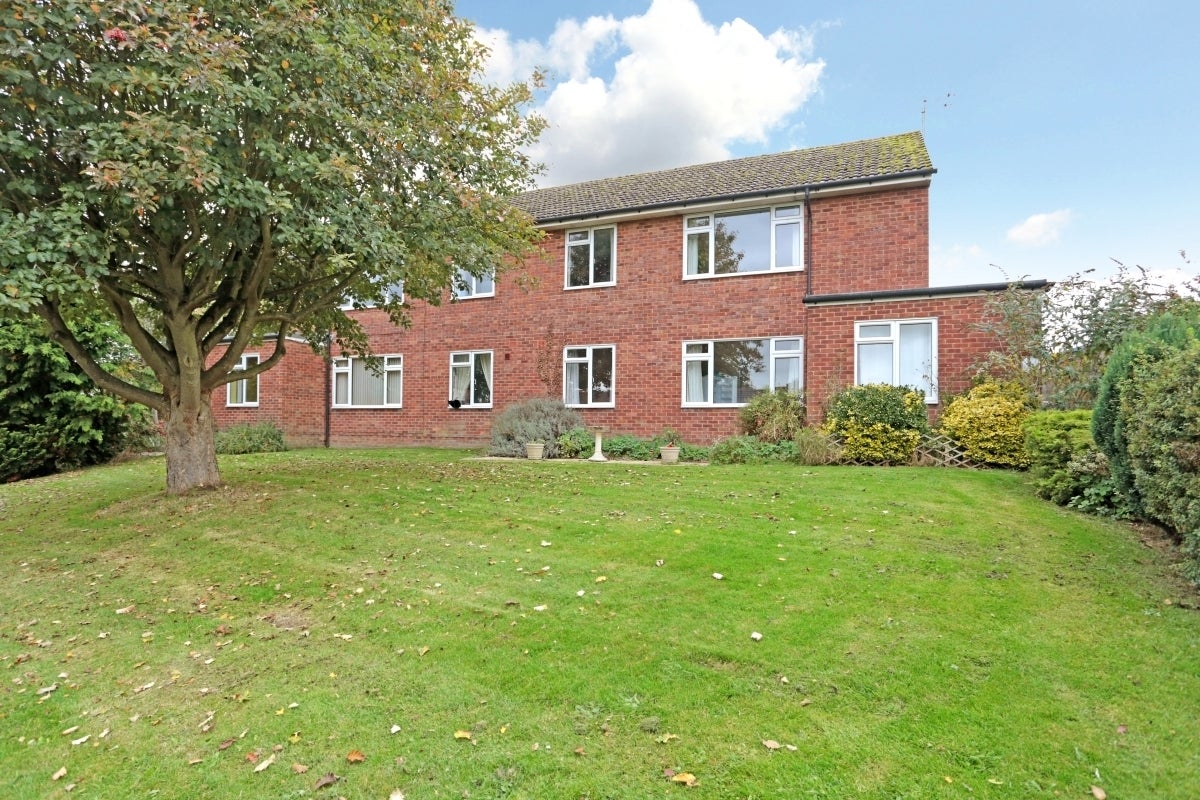 Flat Broadfields in Pewsey