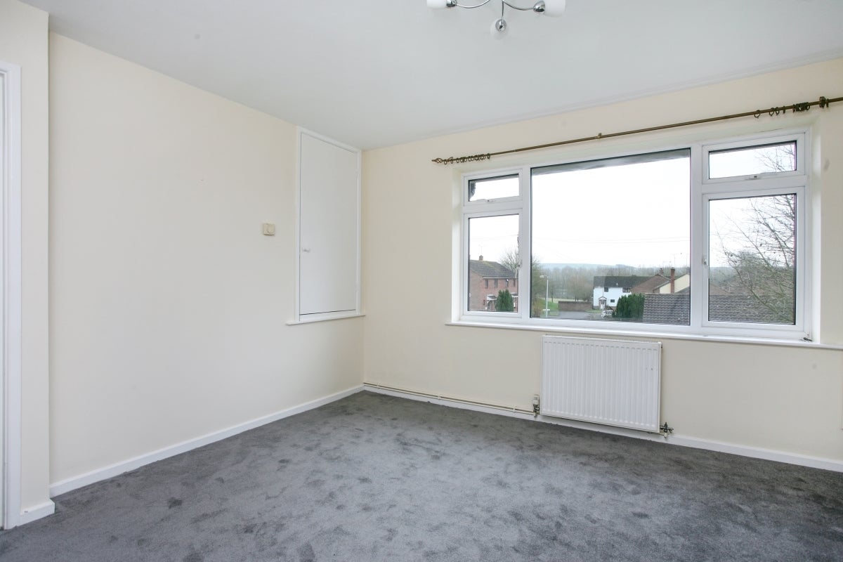 Flat Broadfields in Pewsey