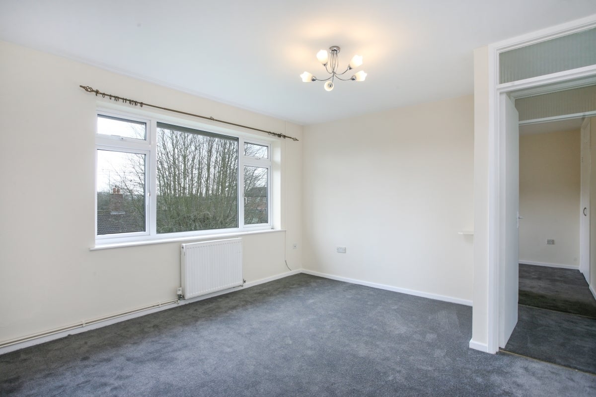 Flat Broadfields in Pewsey