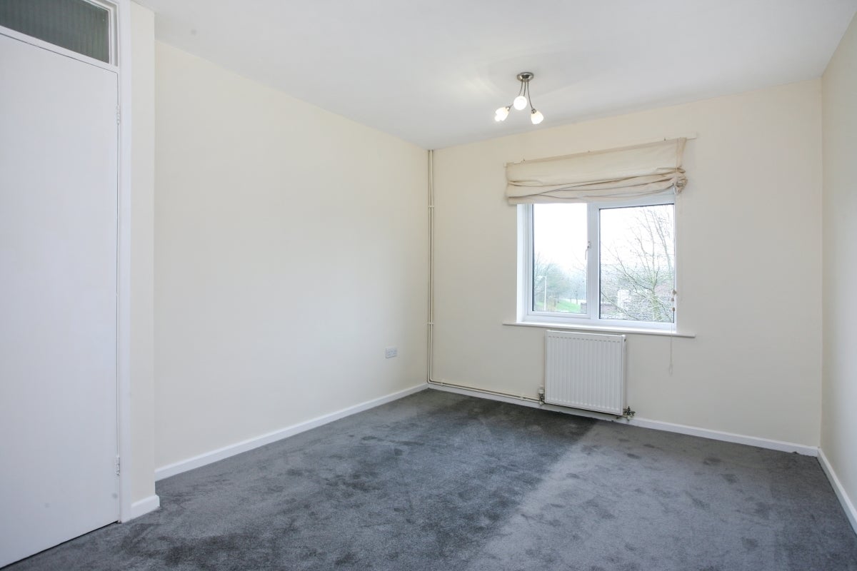 Flat Broadfields in Pewsey