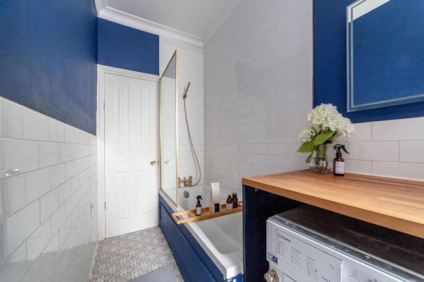 Room Lillie Road in Greater London