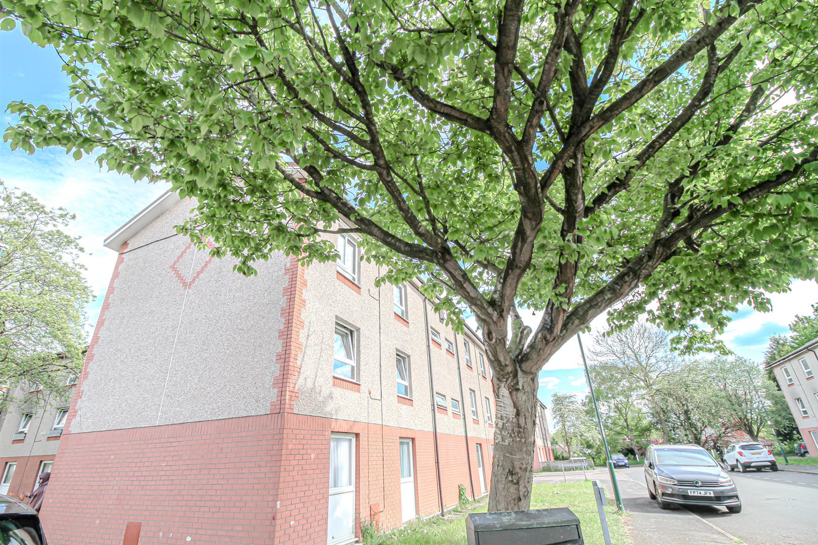 Flat Frobisher Gardens in Nottingham