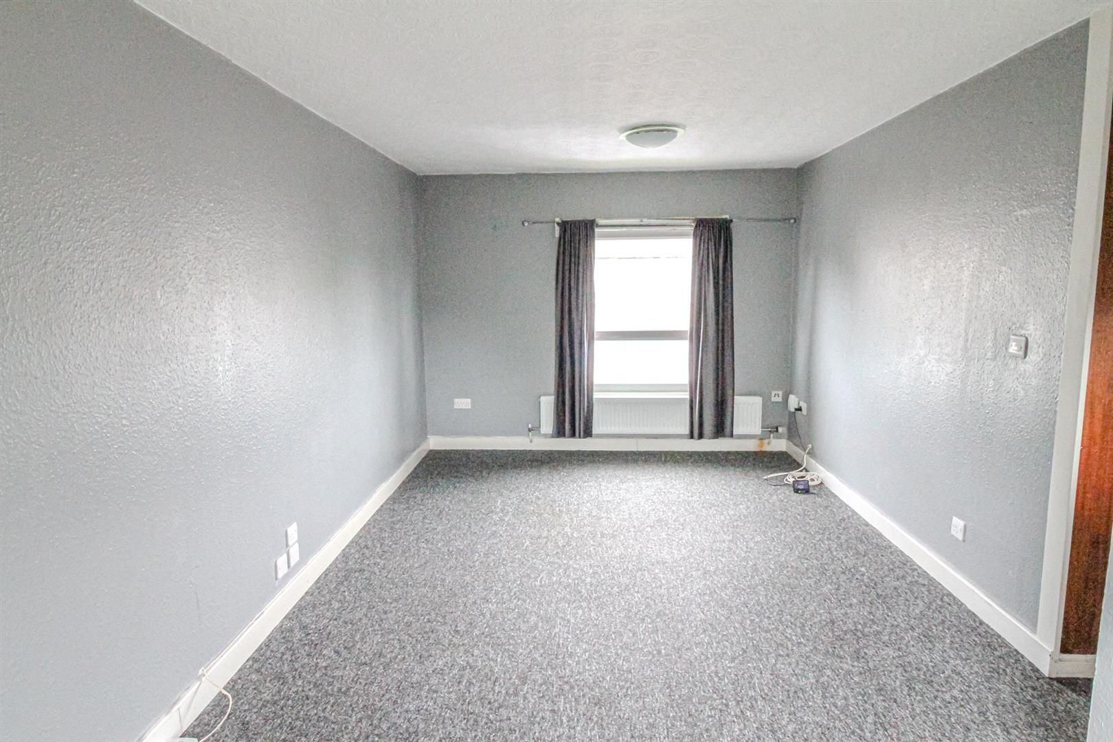 Flat Frobisher Gardens in Nottingham