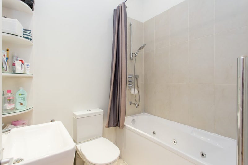 Room Oxford Gardens in Greater London