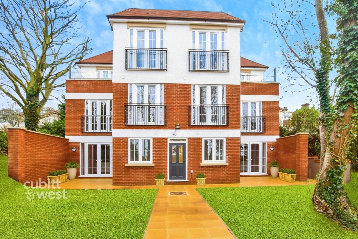 Flat Brighton Road in Greater London