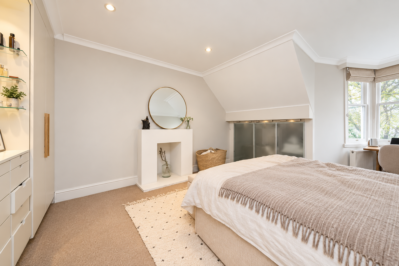Flat Ladbroke Gardens in Greater London