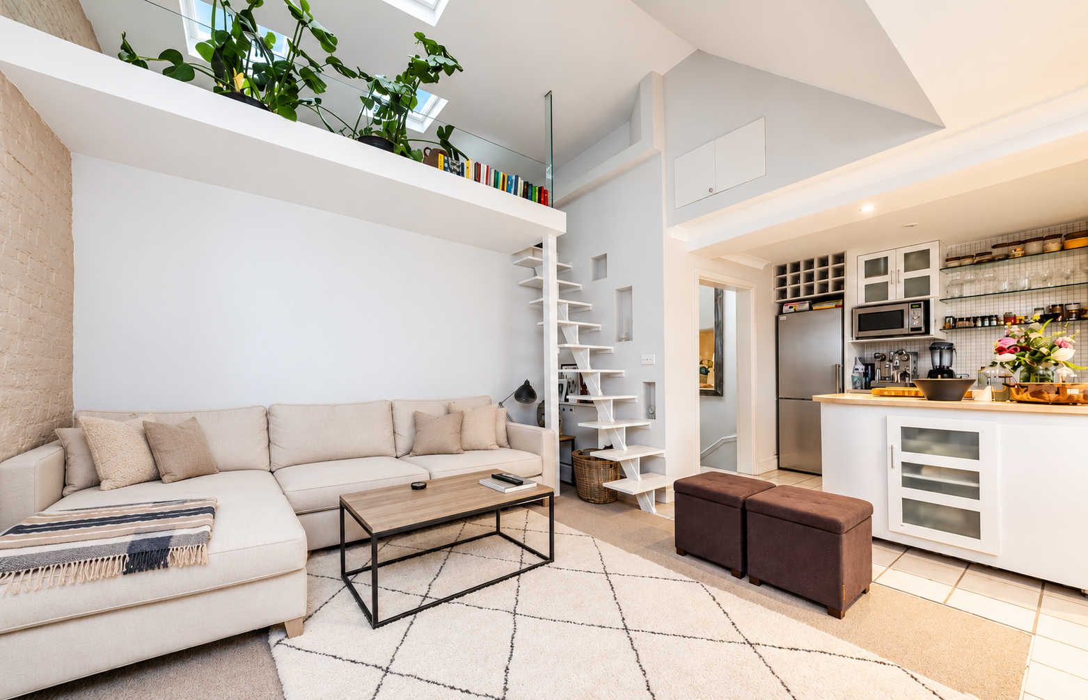 Flat Ladbroke Gardens in Greater London
