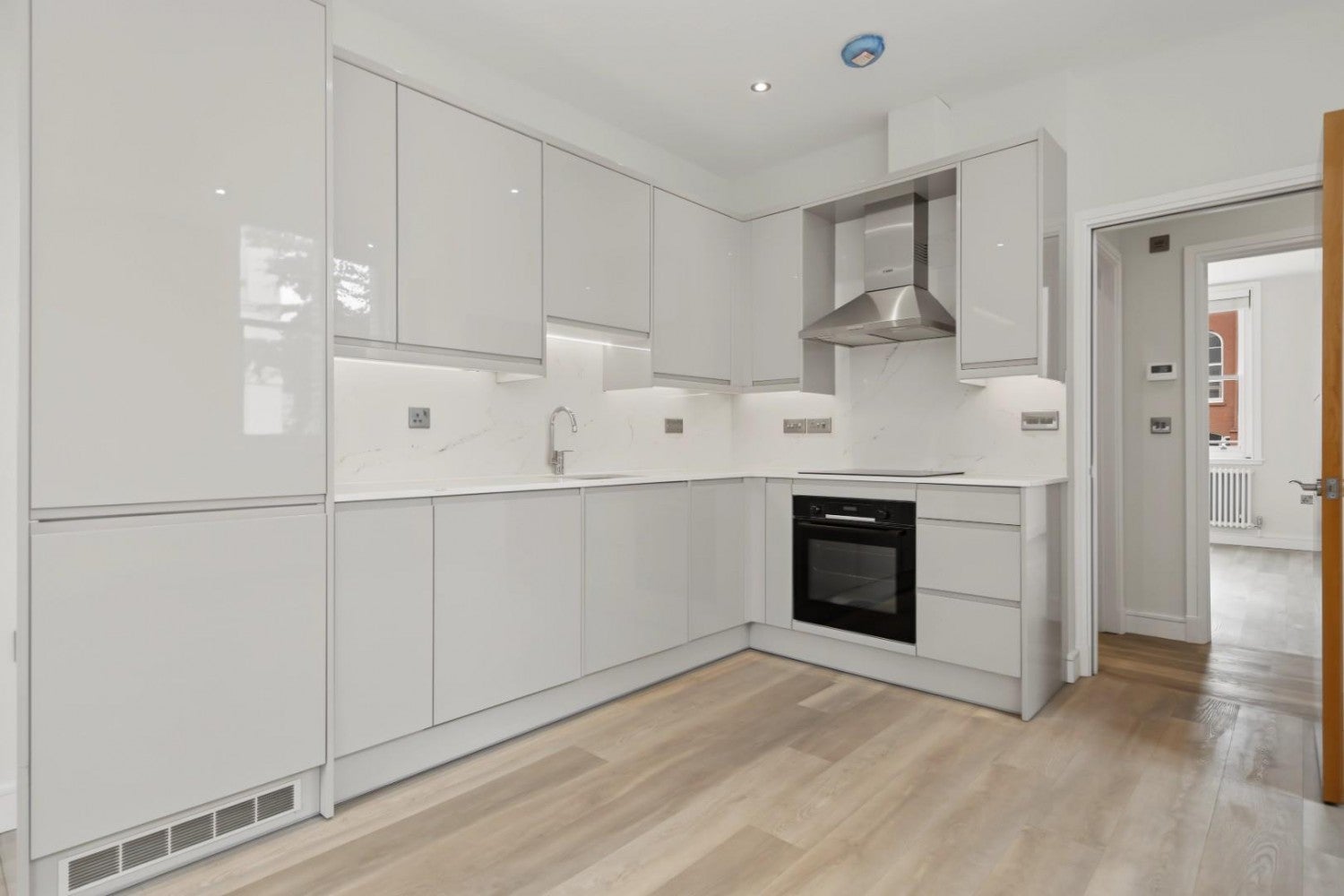 Flat Ashwin Street in Greater London