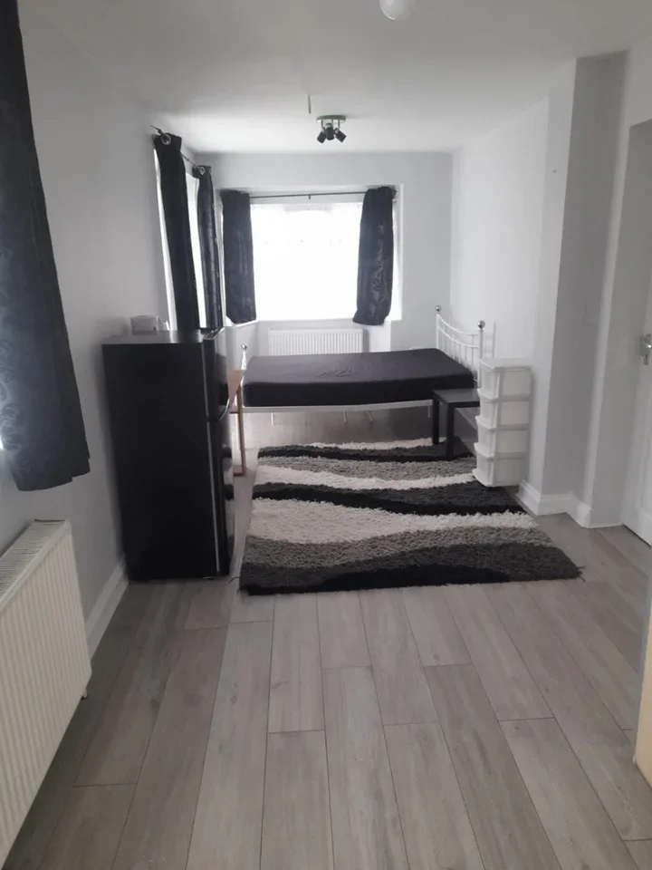 Room The Chase in Watford