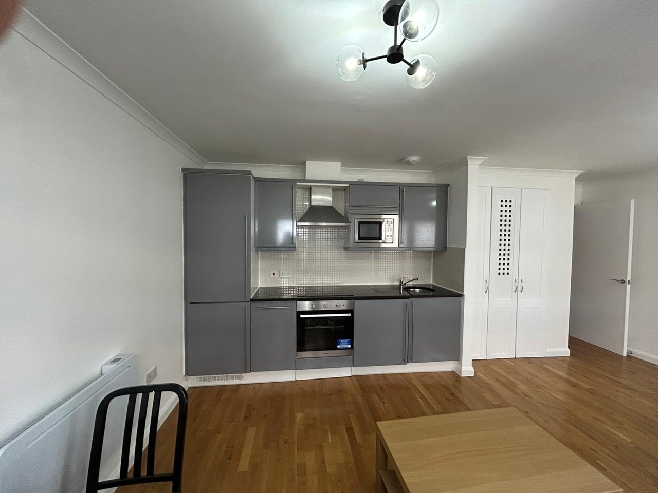 Flat Waterson Street in Greater London
