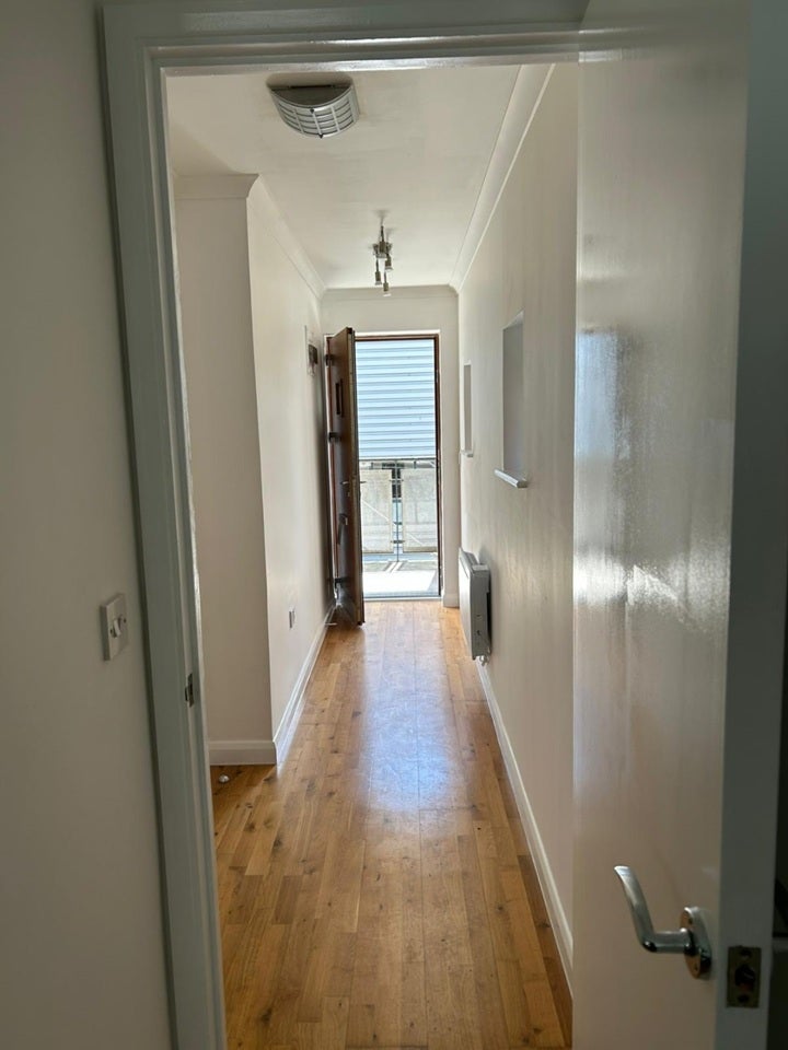 Flat Waterson Street in Greater London