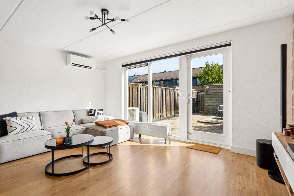 Tussenwoning te koop: Maartstraat 90, Almere