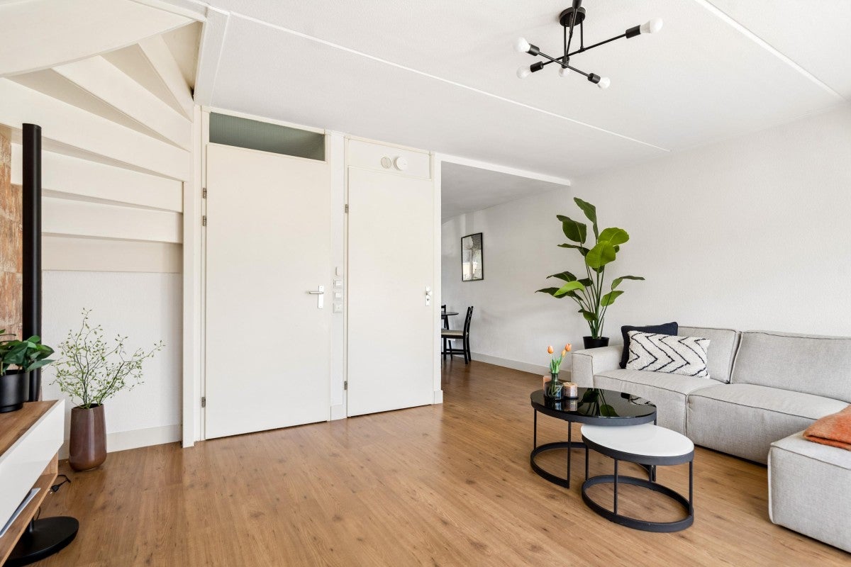 Tussenwoning te koop: Maartstraat 90, Almere