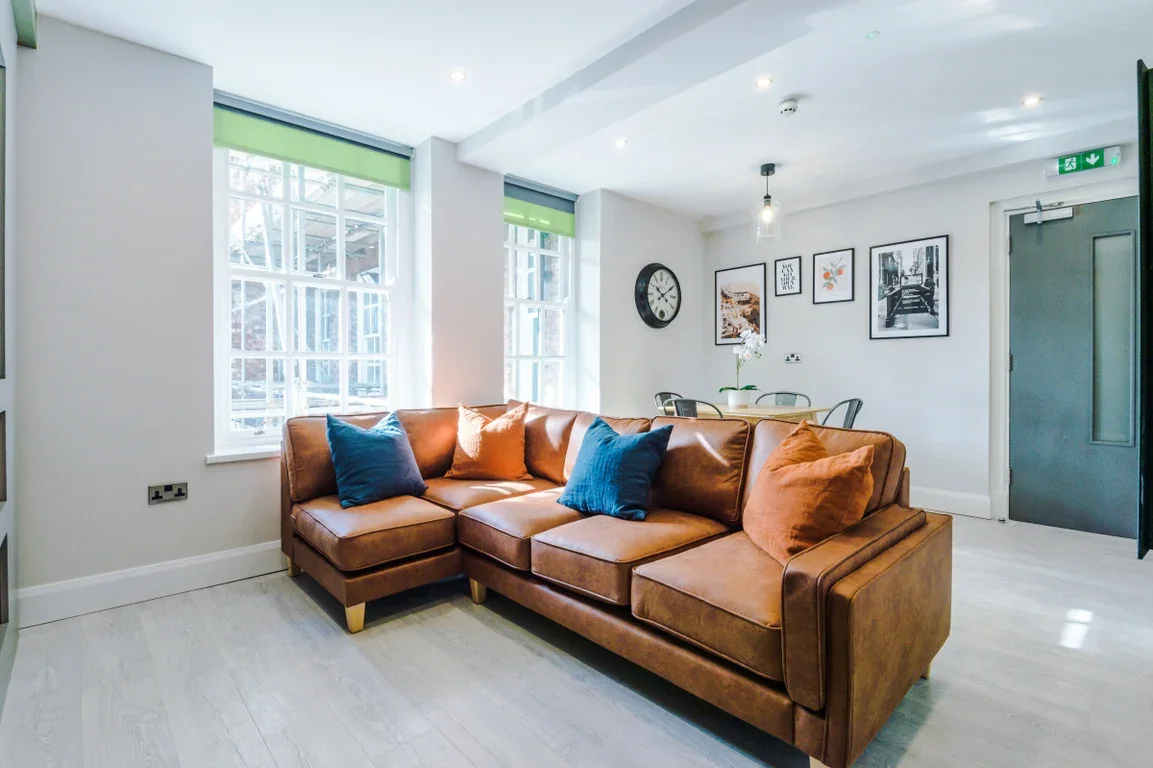 Flat Eskdale Terrace in Newcastle upon Tyne