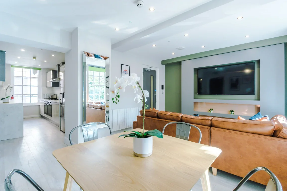 Flat Eskdale Terrace in Newcastle upon Tyne